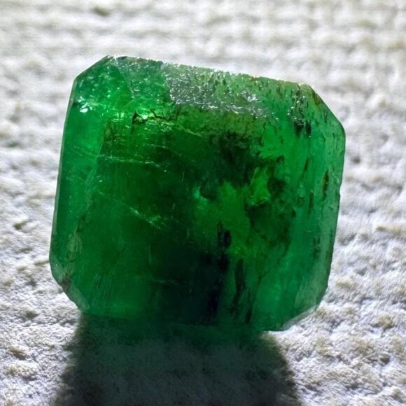 Emerald - 0.90 cts 6mm x 5.5mm x 3.6mm - Swat Valley - Picture 3 of 7